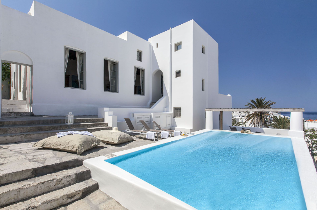 Halki Villa | Villa à Mykonos 1 Location Halki Villa Mykonos – vue sur le vieux port depuis la terrasse
