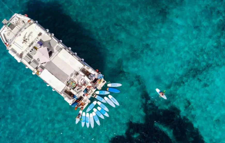 Excursion en bateau VIP à Formentera avec sport et option paella et boissons