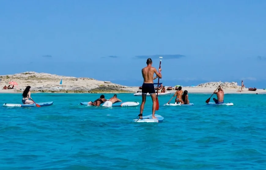 Excursion en bateau VIP à Formentera avec sport et option paella et boissons