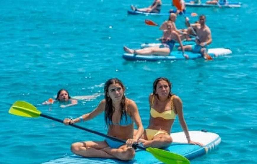 Excursion en bateau VIP à Formentera avec sport et option paella et boissons