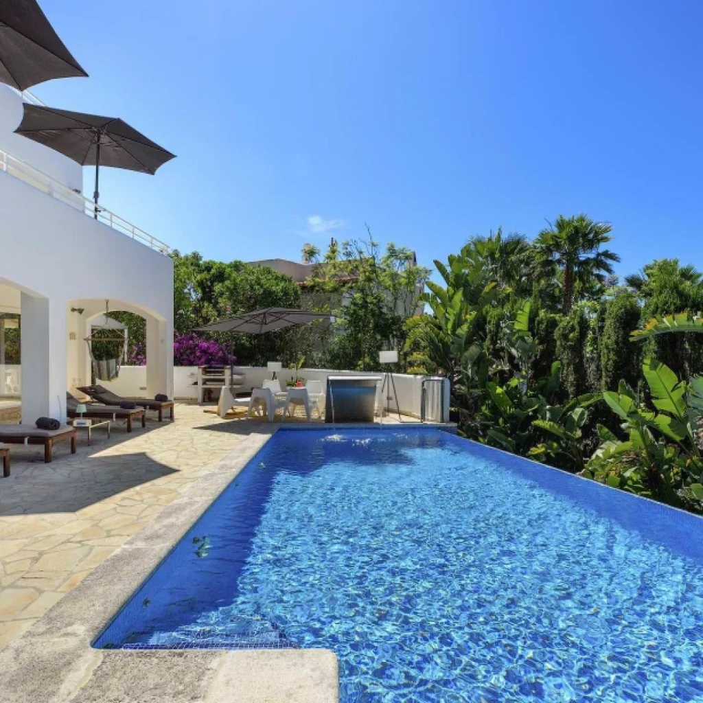 Villa Yara | Villa in Ibiza 1 Location Villa Yara Ibiza – vue extérieure de la propriété