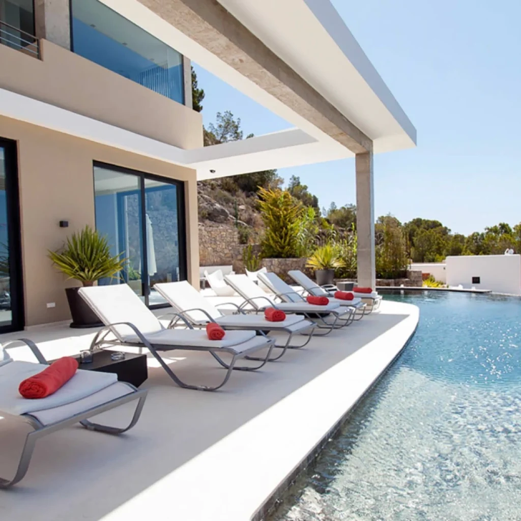 Villa Lola | Villa Ibiza 1 Location Villa Lola Ibiza – vue extérieure de la propriété