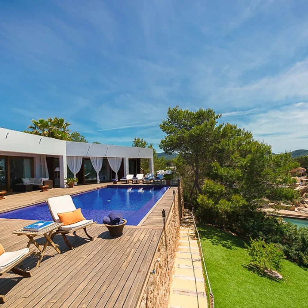 Villa Francisca | Villa Ibiza 1 Location Villa Francisca Ibiza – vue extérieure de la propriété