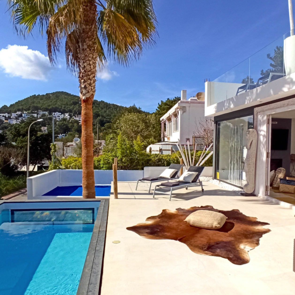 Villa Seahorse | Villa Ibiza 1 Location Villa Seahorse Ibiza – vue extérieure de la propriété