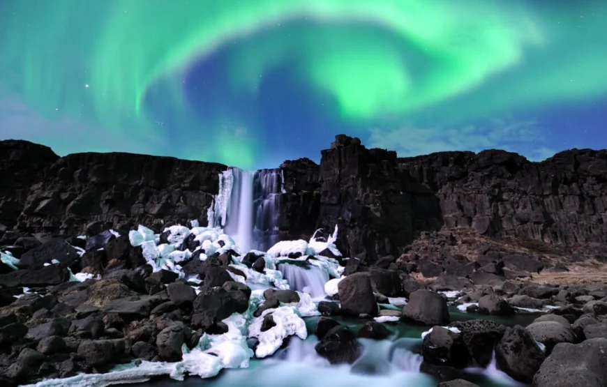 Soirée aux bains de Fontana Laugarvatn avec observation d’aurores boréales – depuis Reykjavik