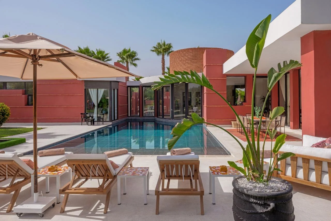 location riad marrakech avec patio traditionnel et bassin