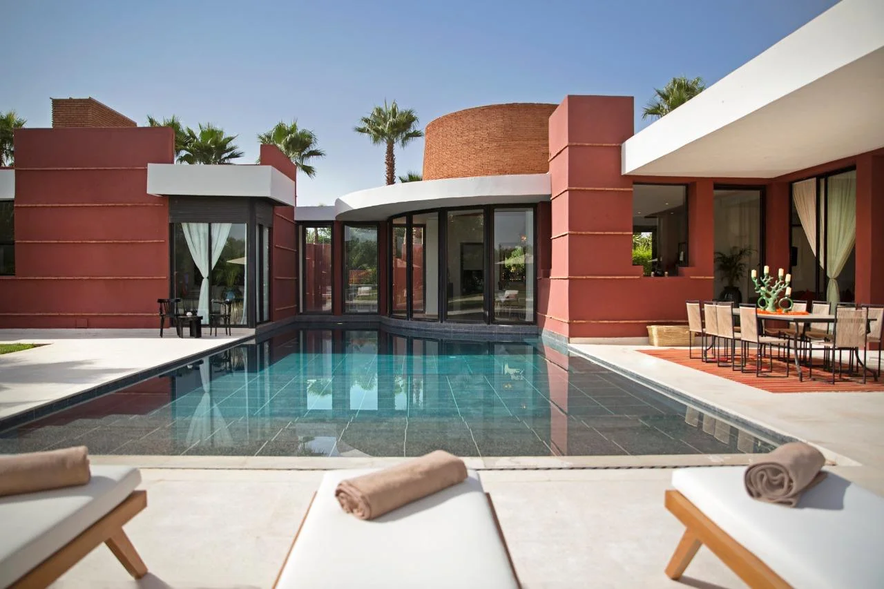 Piscine privée sécurisée dans une villa à Marrakech