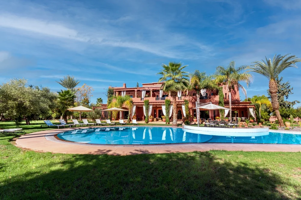 location villa Marrakech pour famille Piscine de villa familiale à Marrakech avec accès sécurisé