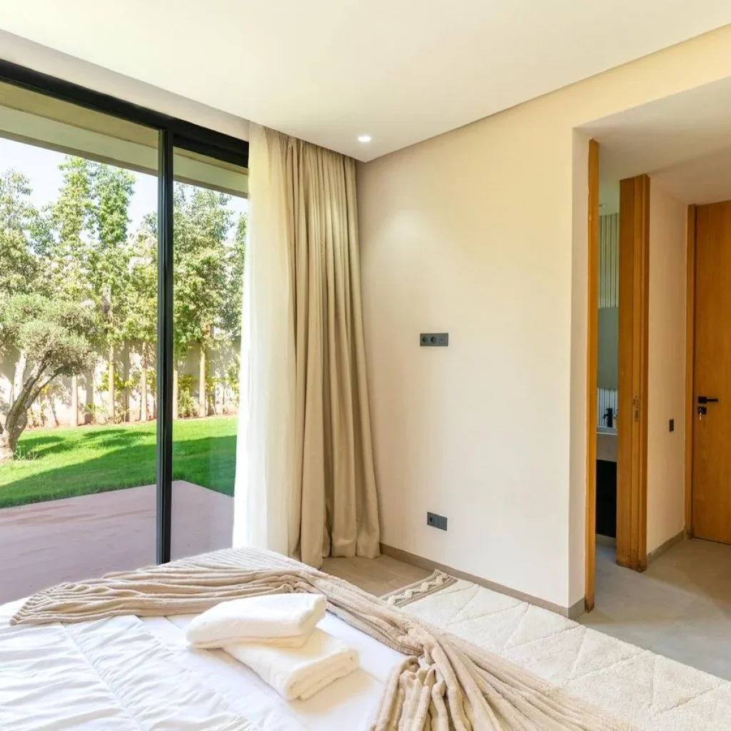 Suite dans une villa à Marrakech avec décoration marocaine contemporaine