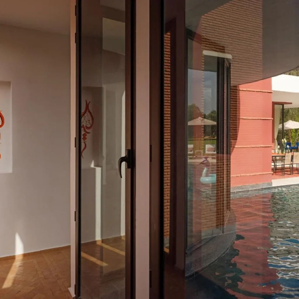 Location villa Marrakech 20 personnes : le guide pour organiser votre séjour 2 Piscine privée d’une grande villa à Marrakech pour 20 personnes